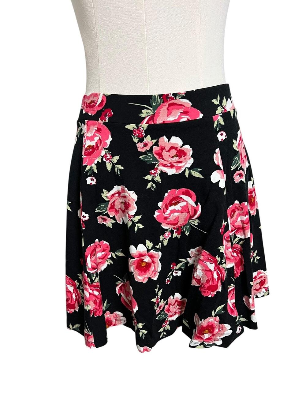 H&M Floral Skater Mini Skirt Womens Medium Black Pink Rose Zip Back Stretch